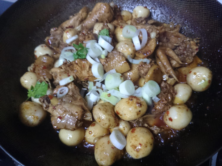 麻辣芋头鸡步骤12