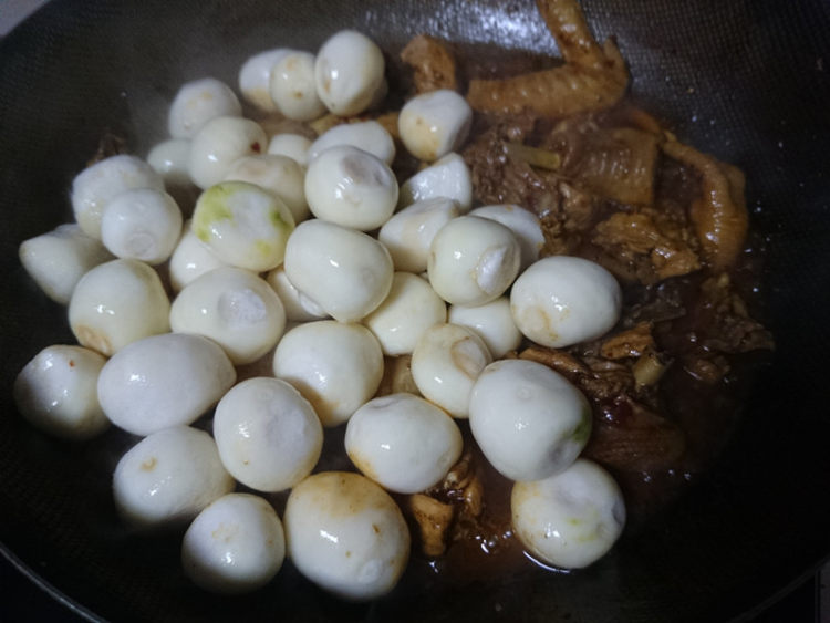 麻辣芋头鸡步骤10