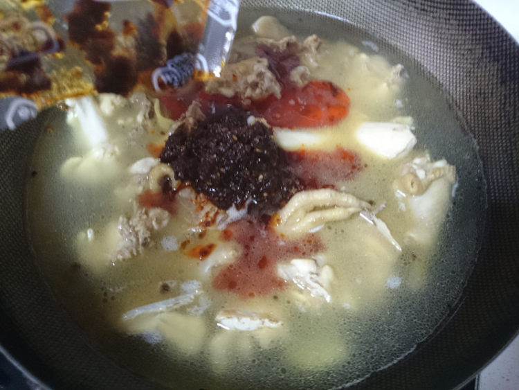 麻辣芋头鸡步骤9