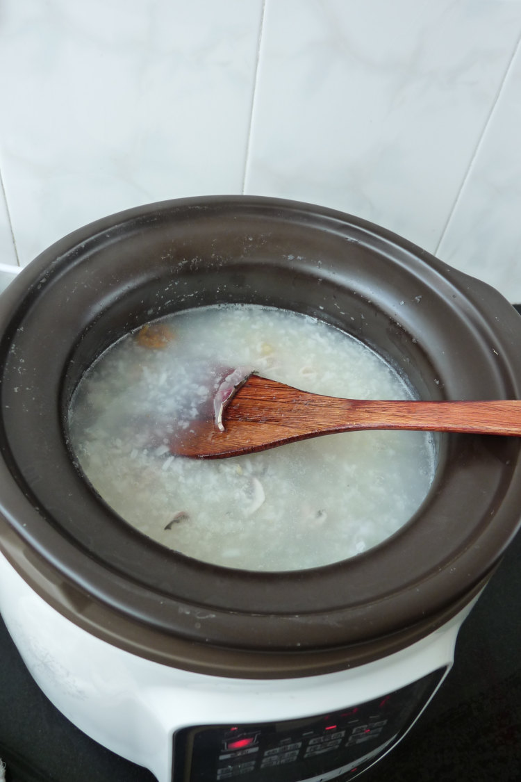 花胶鲫鱼糯米粥步骤4