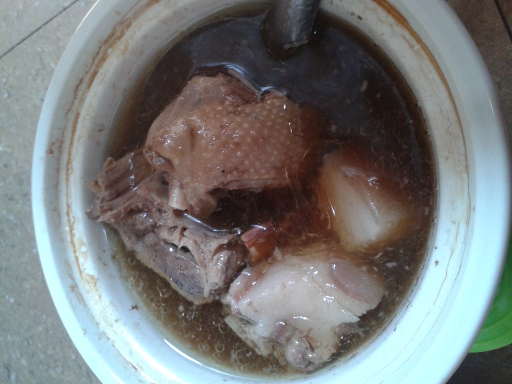 鱿鱼干炖鸭肉步骤4