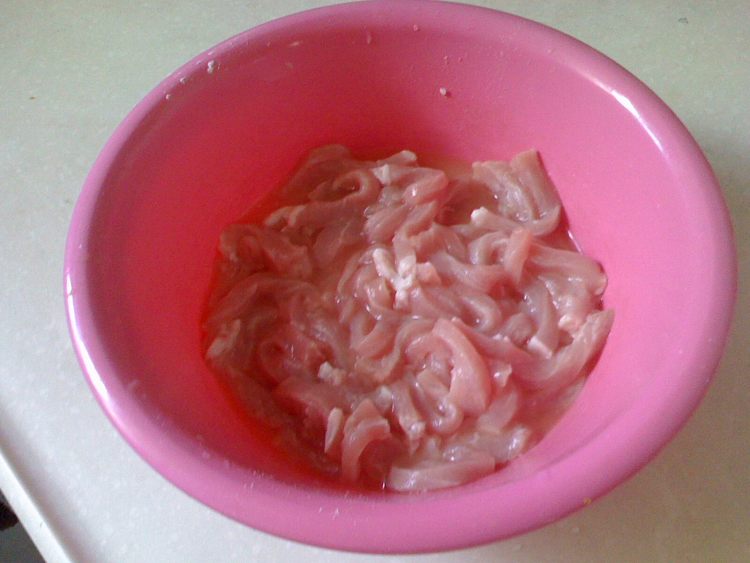肉丝炒豆角步骤1