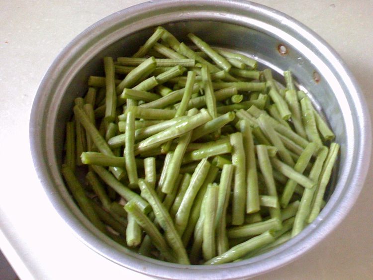 肉丝炒豆角步骤2