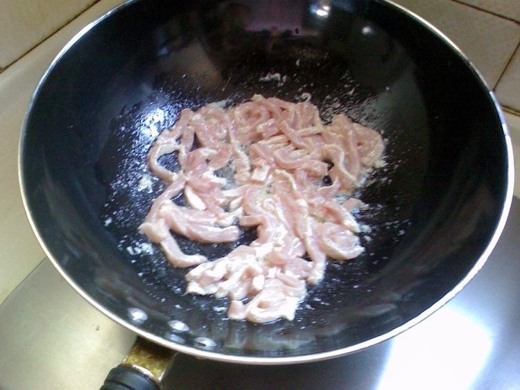 肉丝炒豆角步骤3