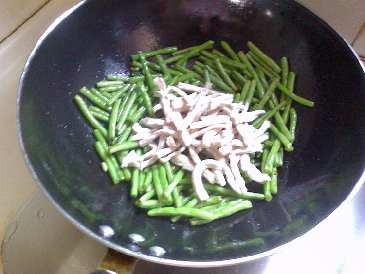肉丝炒豆角步骤5