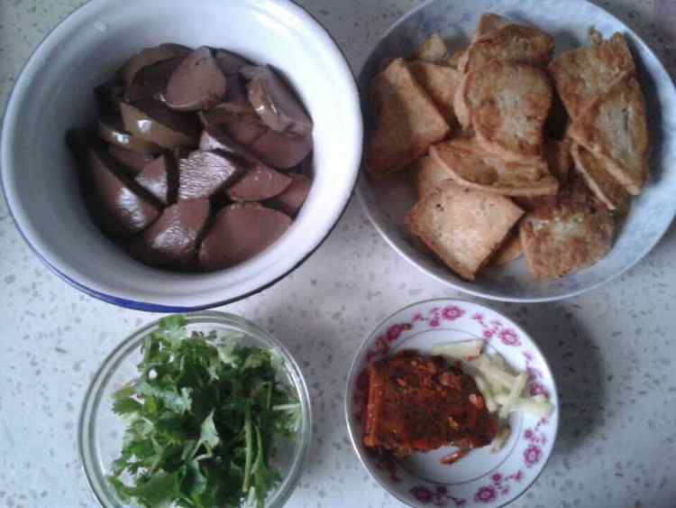 香辣鸭血豆腐步骤4