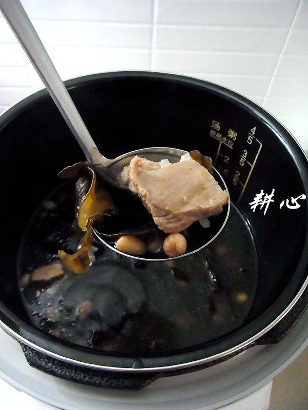 花生木耳排骨汤步骤8