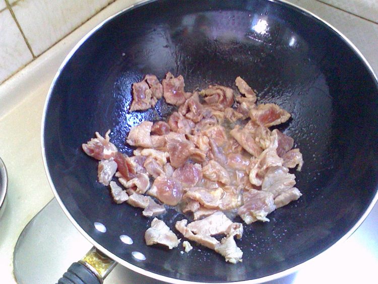 三色炒肉片步骤3