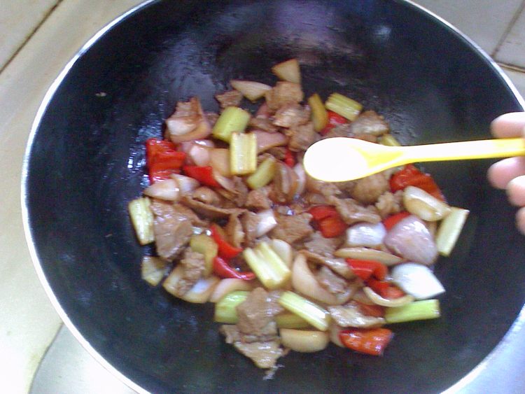 三色炒肉片步骤6