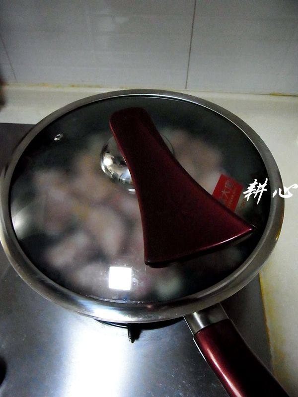 虾酱排骨焖凉瓜步骤6