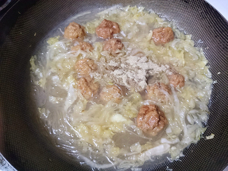 泡菜苕粉肉丸汤步骤6