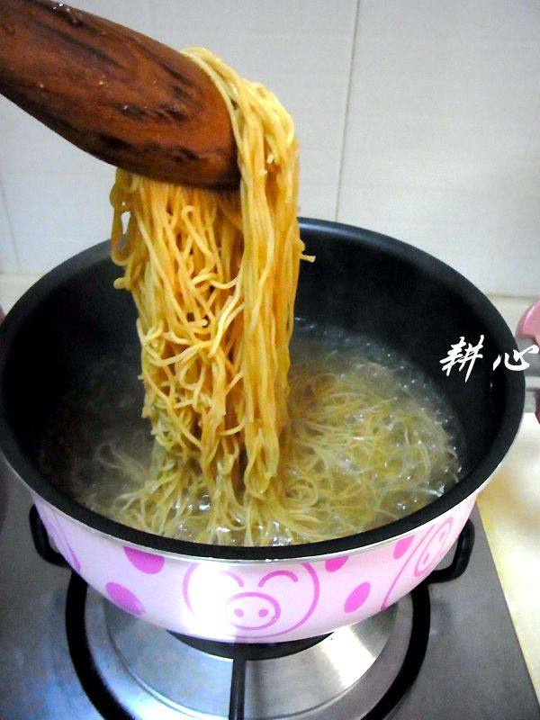 酱大骨捞面步骤3