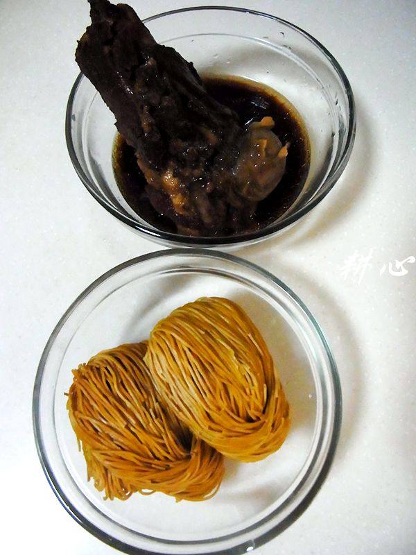 酱大骨捞面步骤1