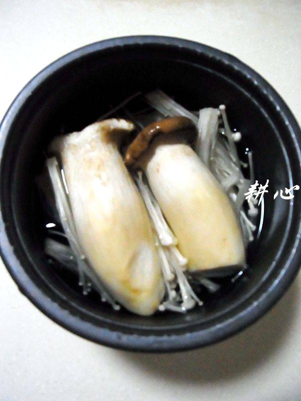 菌菇瘦肉汤步骤2