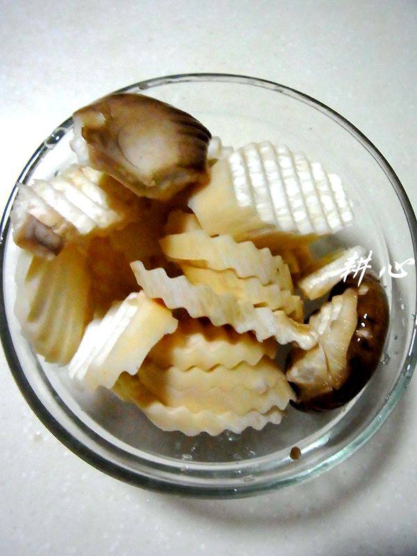 菌菇瘦肉汤步骤3