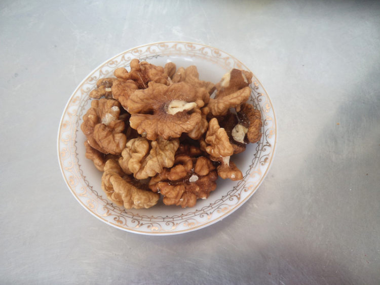 【手工美食】核桃红糖步骤1