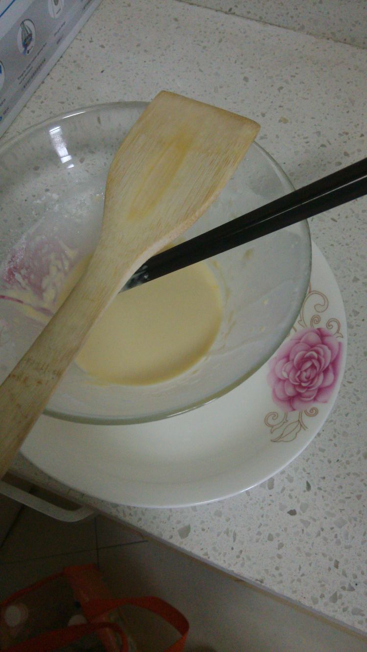 鸡蛋豆沙卷步骤1