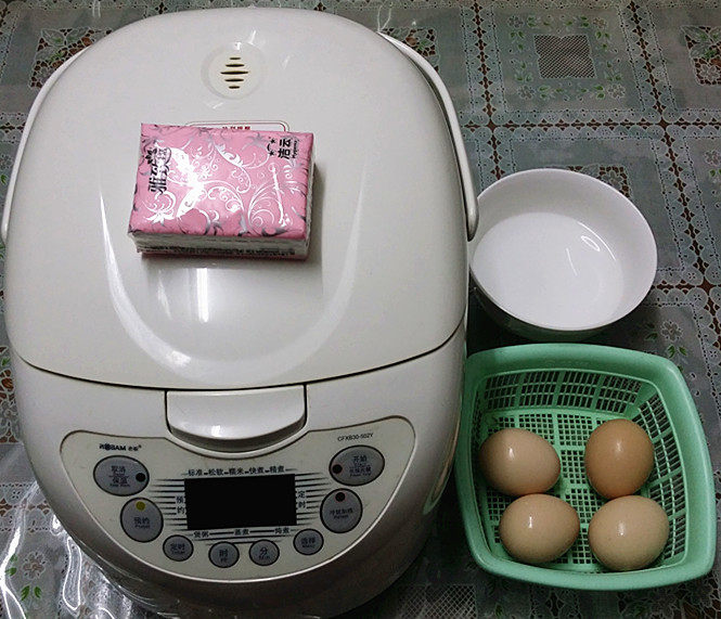 电饭煲煮鸡蛋步骤1