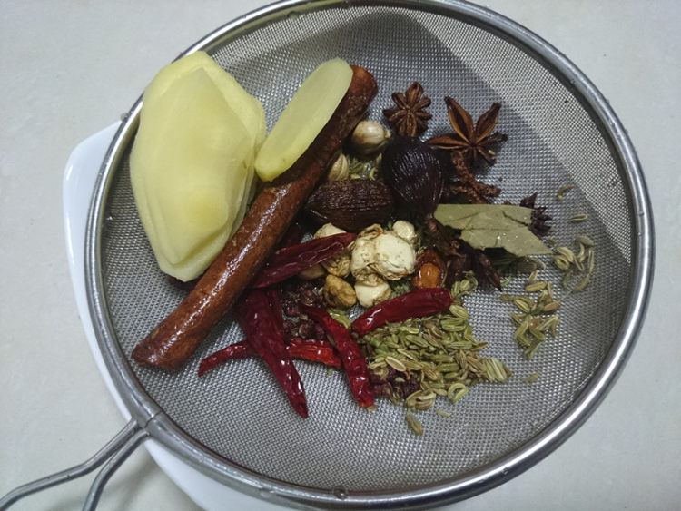 卤牛腱步骤7