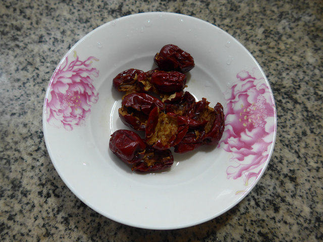 红枣薏米仁豆浆步骤2