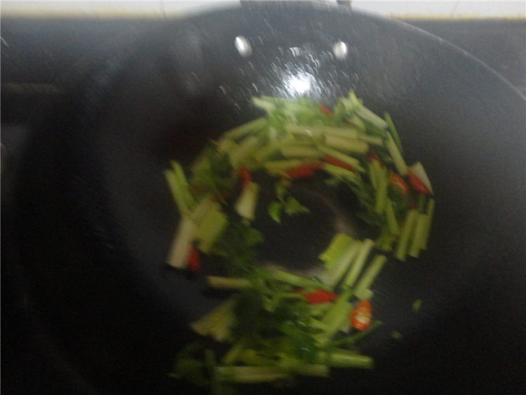 猪肝炒芹菜步骤6