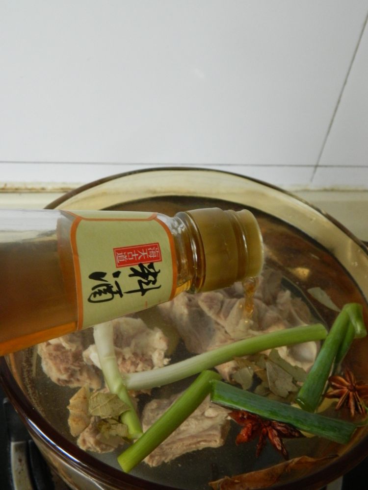 鸡腿菇海带排骨汤步骤5