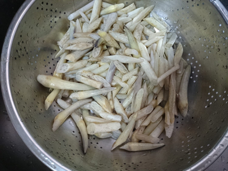 干辣椒炒藕带步骤4