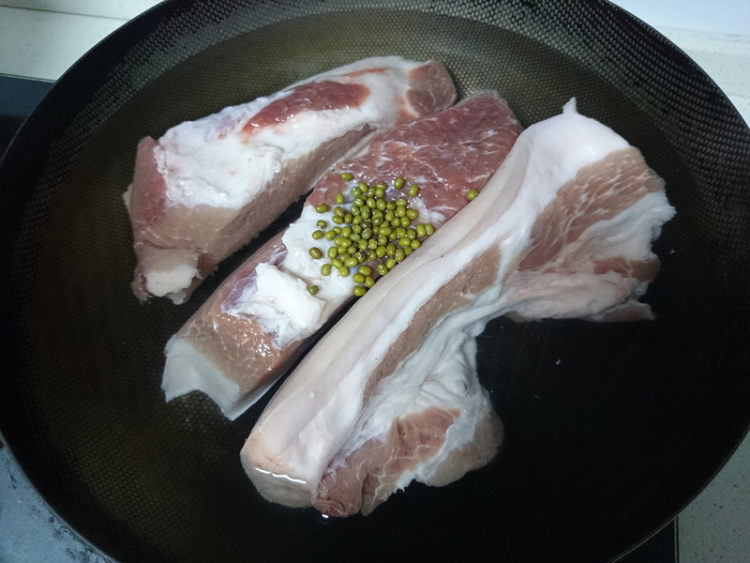 南乳红烧肉步骤1