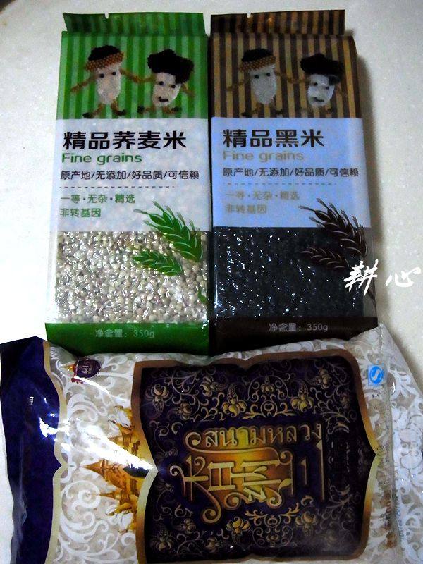 荞麦黑米粥步骤1