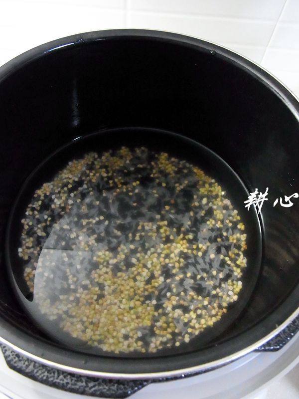 荞麦黑米粥步骤3