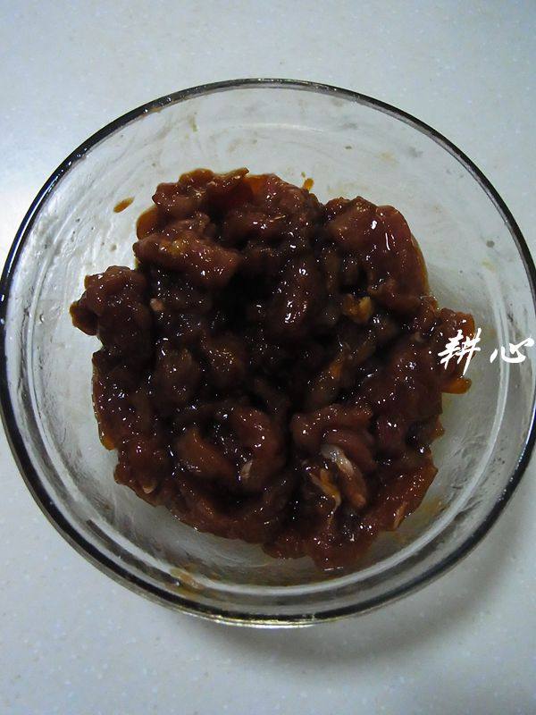 番茄木耳炒肉步骤3