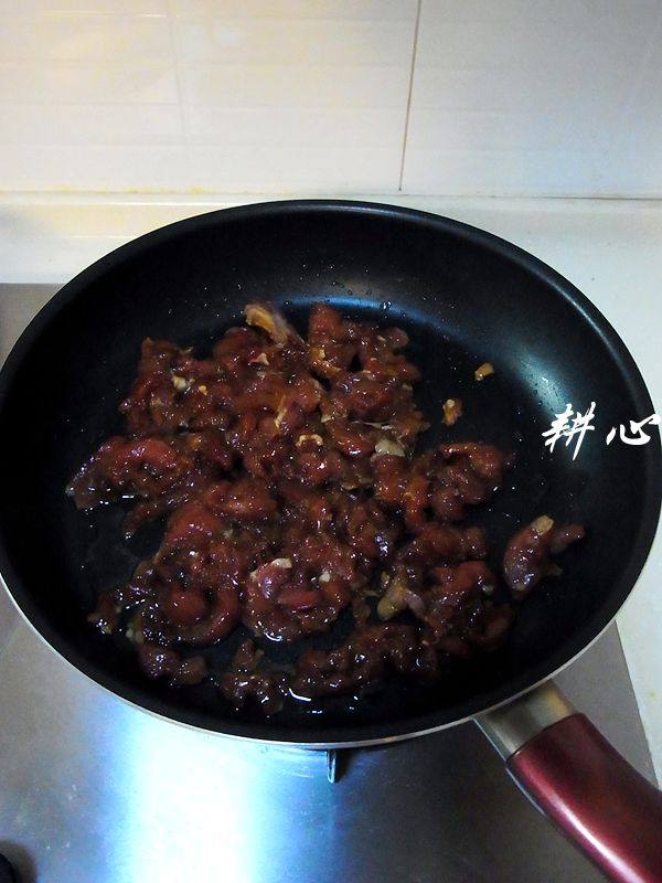番茄木耳炒肉步骤5