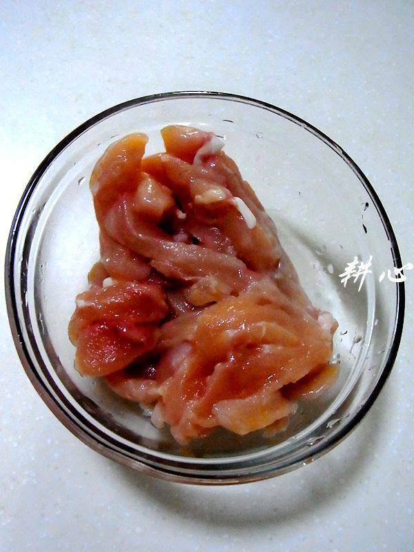 秋葵炒鸡肉步骤2
