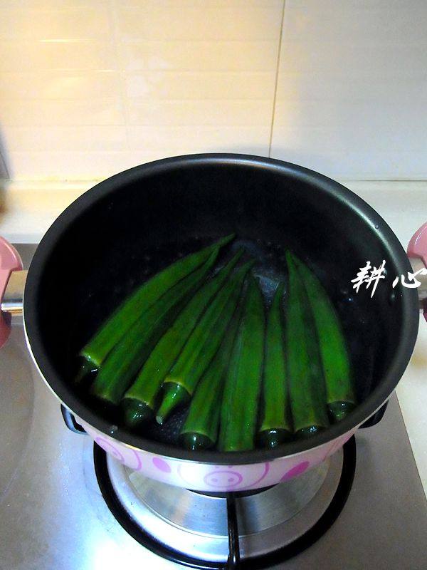 秋葵炒鸡肉步骤4