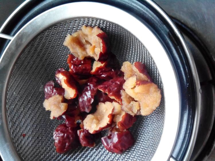 玫瑰红枣茶步骤4