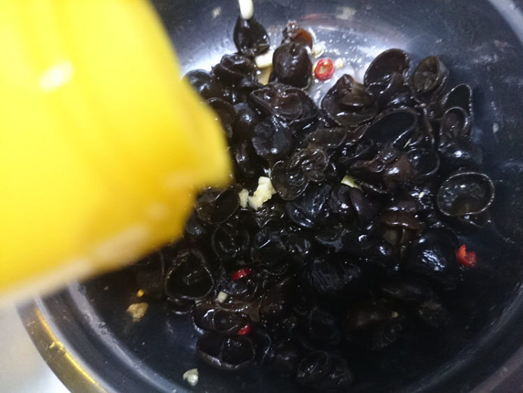 凉拌珍珠木耳步骤9