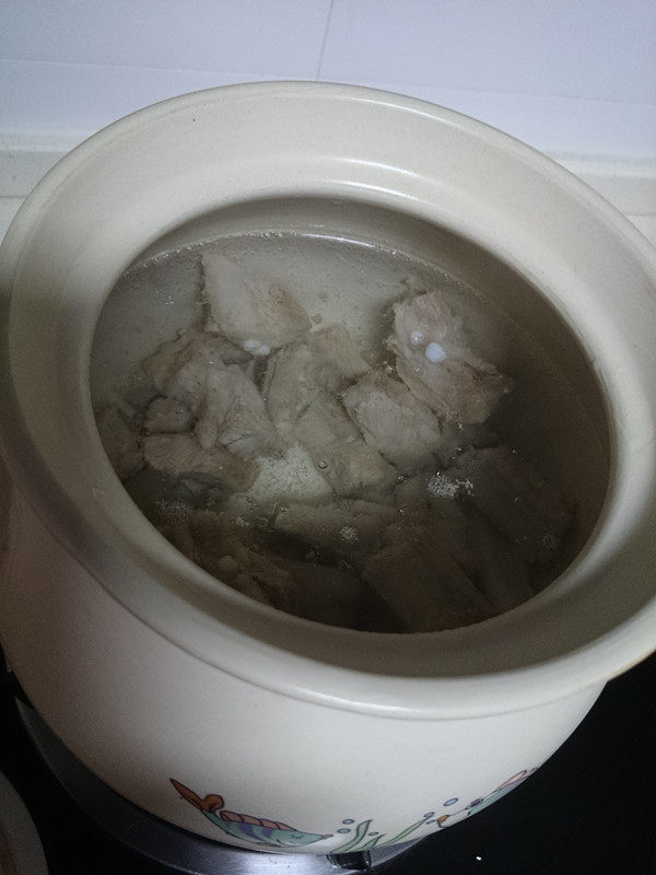 砂锅煨排骨藕汤步骤5