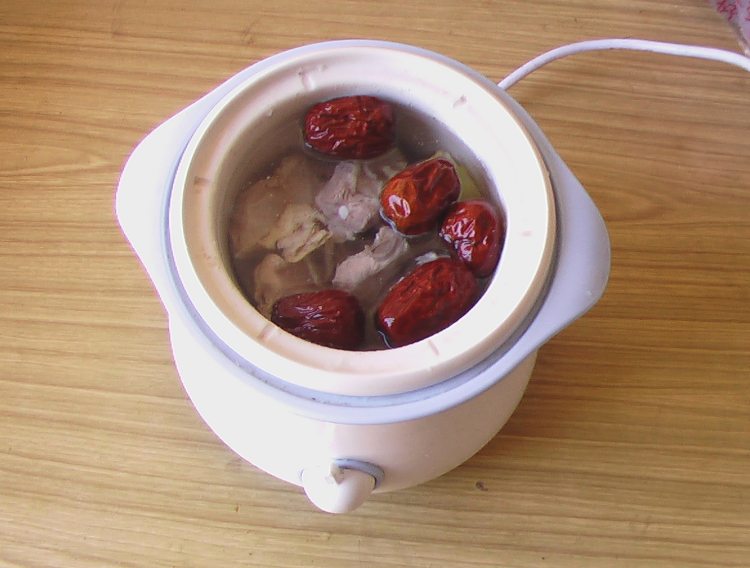 当归红枣排骨汤步骤5