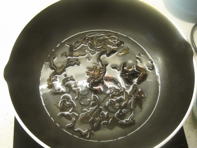 菠菜拌木耳鸡蛋步骤3