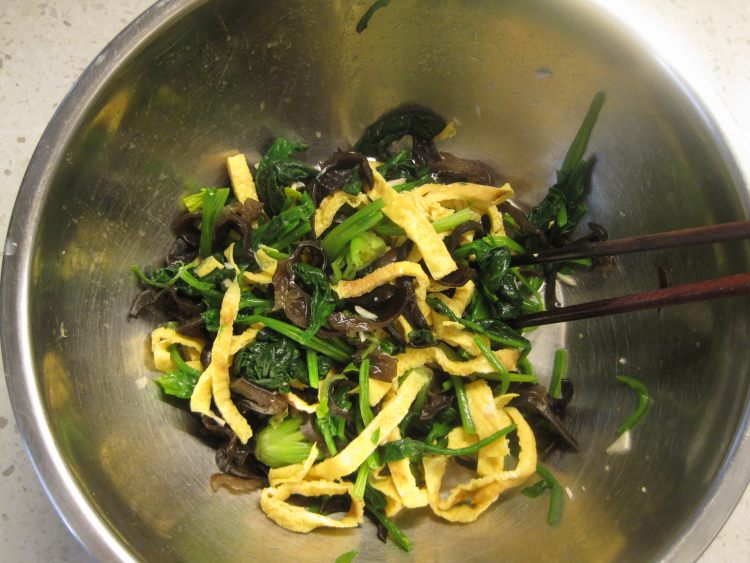 菠菜拌木耳鸡蛋步骤8