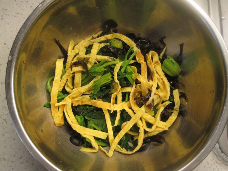 菠菜拌木耳鸡蛋步骤7