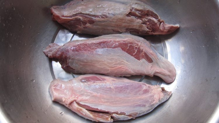 五香酱牛肉步骤1
