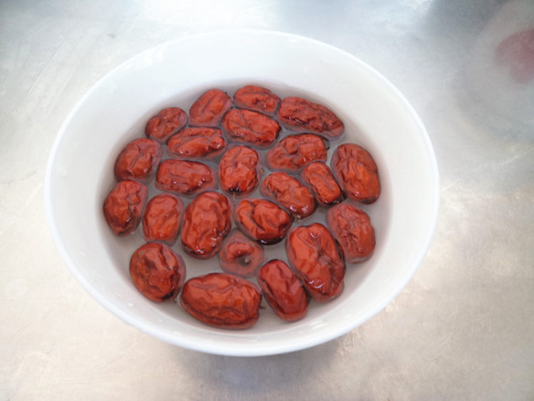 桂圆红枣大麦粥步骤1