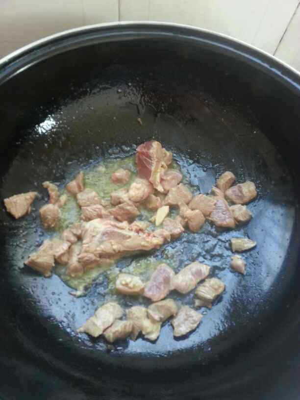 土豆烧羊腿肉步骤2