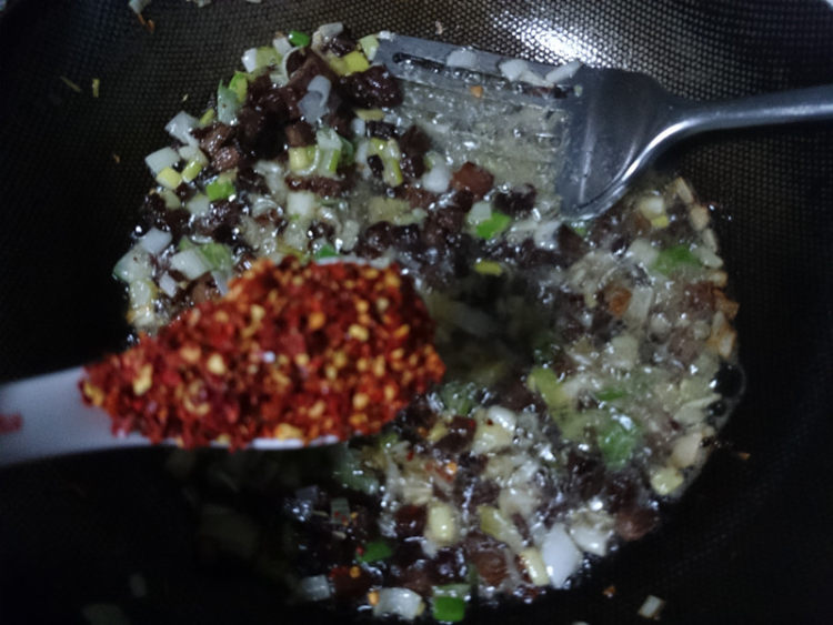 香辣牛肉酱步骤8