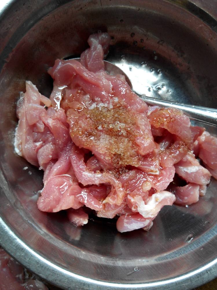 土豆木耳炒肉丝步骤4