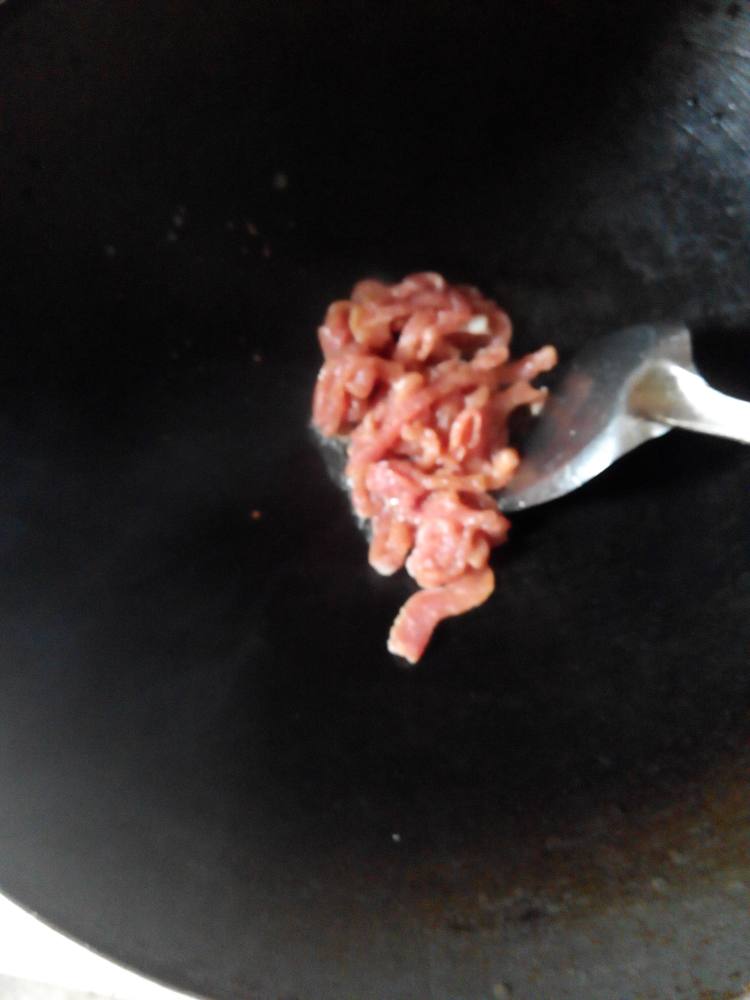 土豆木耳炒肉丝步骤5