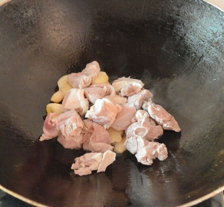 胡萝卜焖羊肉步骤5