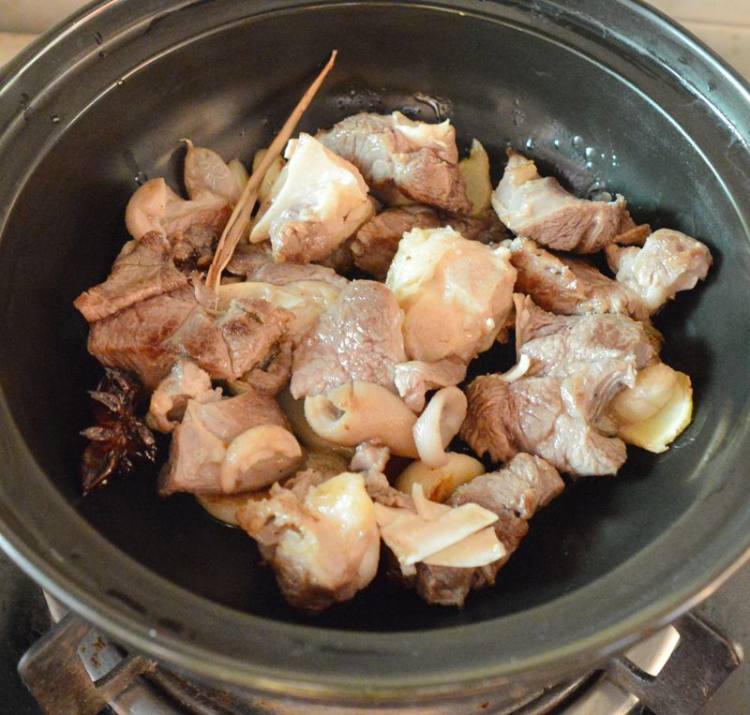 胡萝卜焖羊肉步骤6