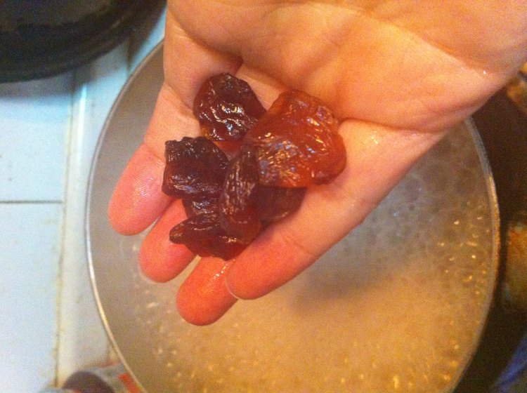 桂圆薏米花生汤步骤9
